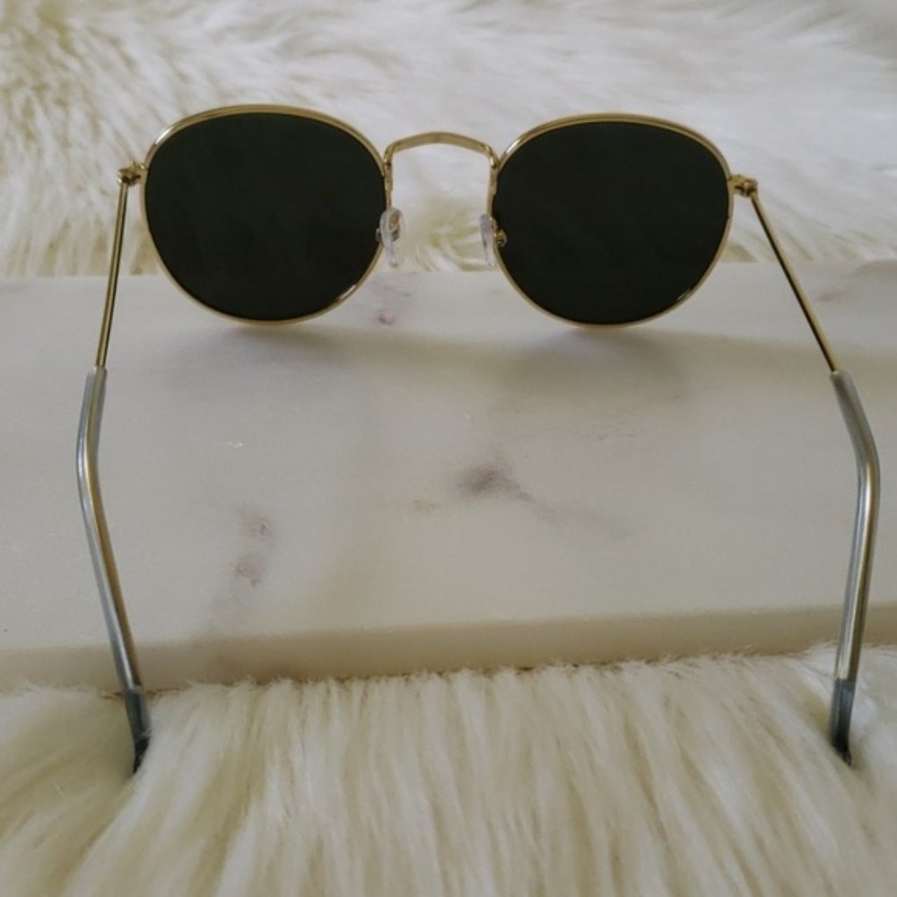 Black Round Mirrored Sunglasses - Picture 10 of 11